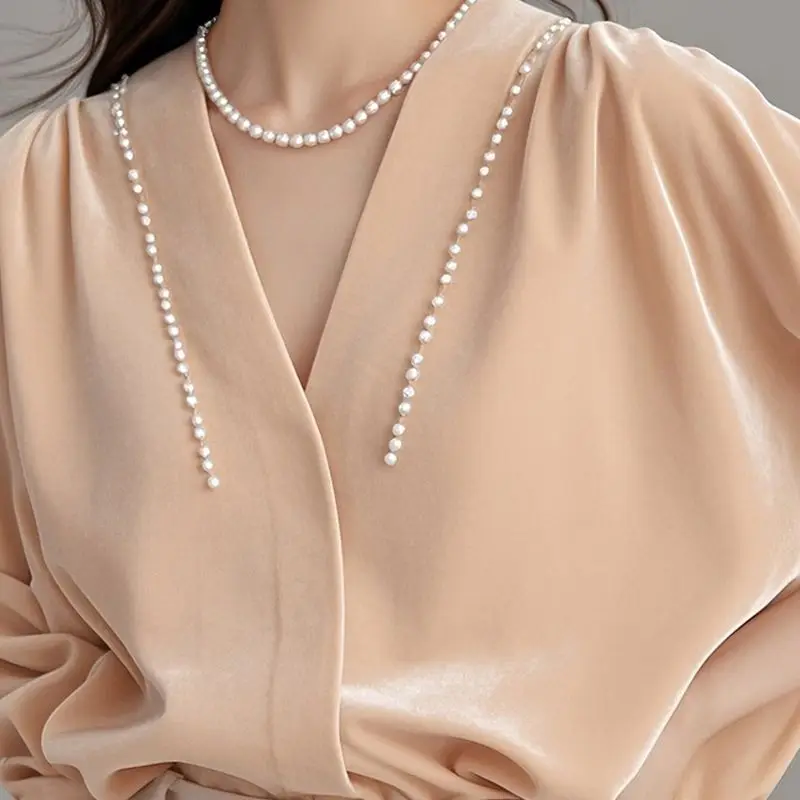 

Весенне-летняя женская новая короткая атласная рубашка с v-образным вырезом, дизайн Sense Seven Sleeve, темпераментный универсальный топ TT1081