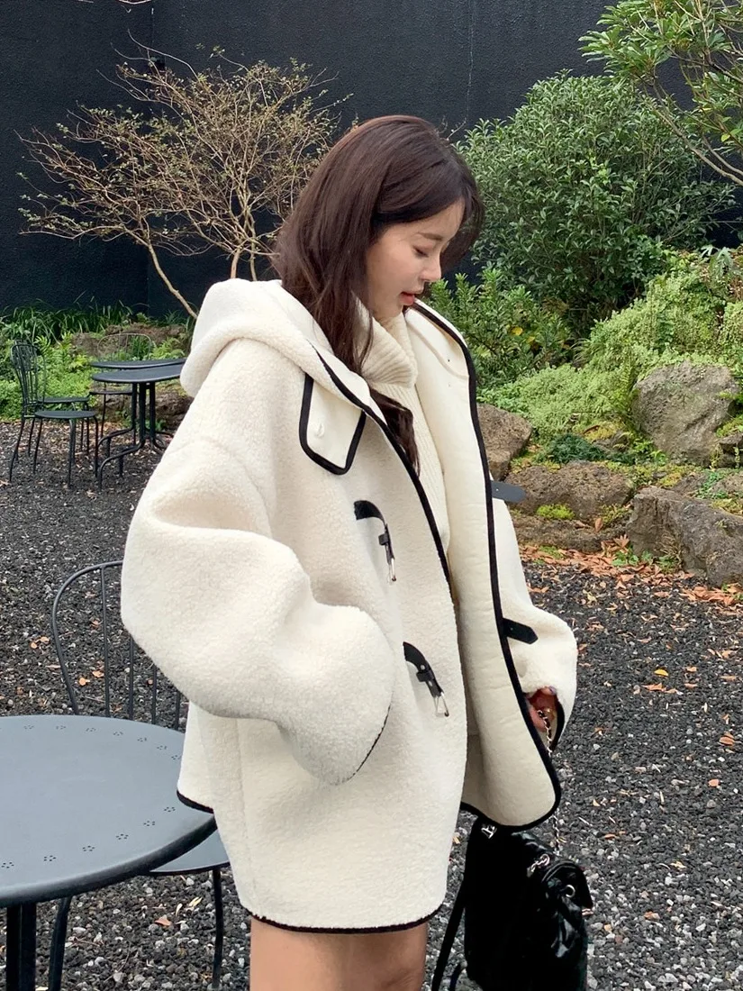 Chaqueta de Piel de Cordero de Diseño Retro de Alta Gama para Mujer, Estilo Invernal, Color Leche, Abrigo Rejuvenecedor con C...