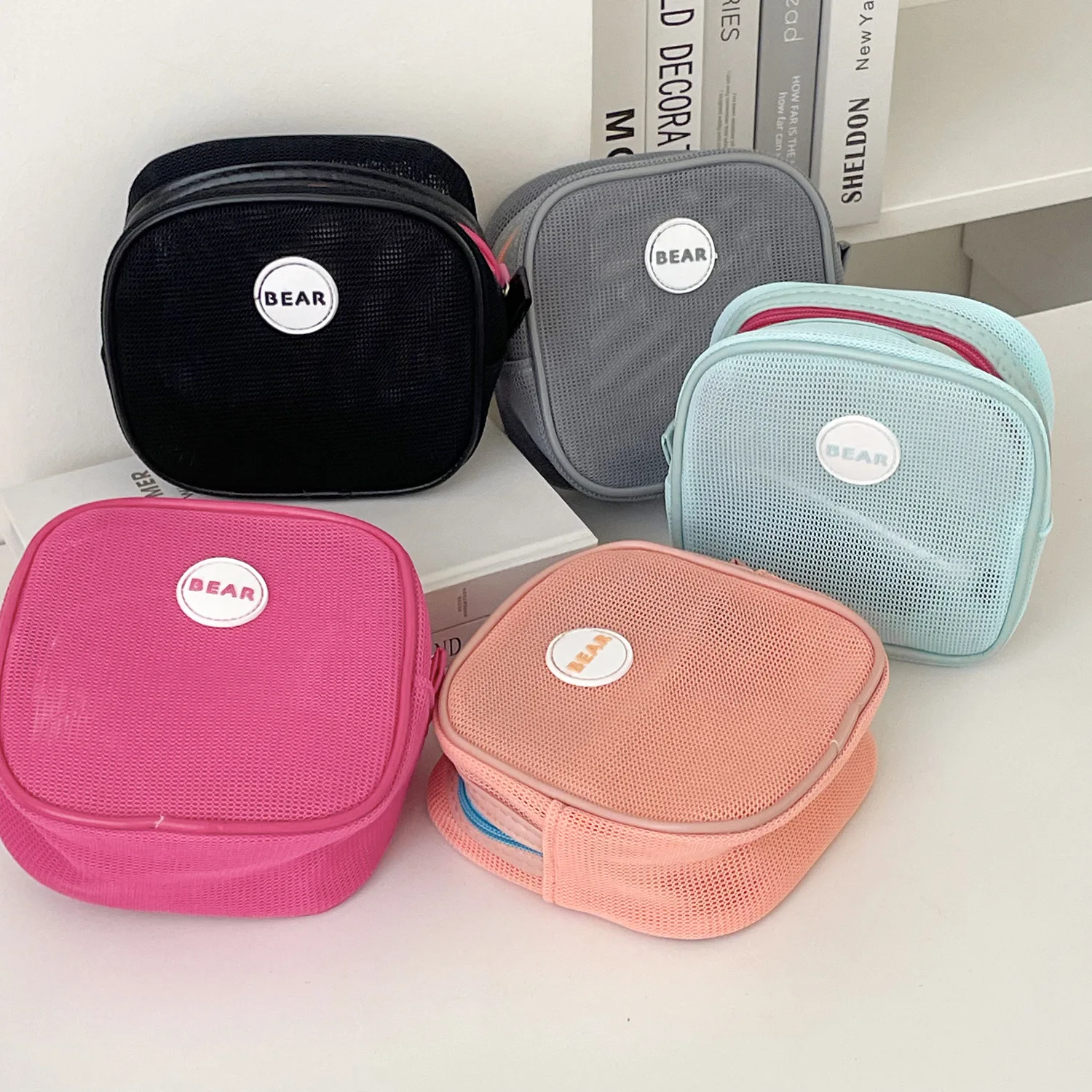 Handheld Semi-circular Makeup Bags Lightweight Bag Mesh Travel Storage Organizer Beach Quick Dry Cleaning Toiletries Box