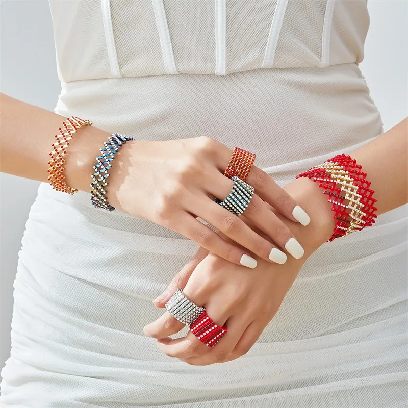 1pc NEW 2 In 1 Retractable Ring Bracelet Creative Stretchable Twist Folding Ring Crystal Rhinestone Bracelets Women Jewelry Gift