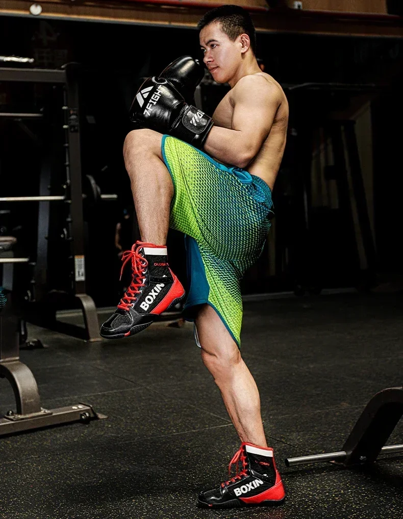 Stivali da boxe di marca di lusso per coppie Antiscivolo Palestra Uomo Lace Up Boy Zapatillas Powerlifting Uomo Donna Scarpe da wrestling