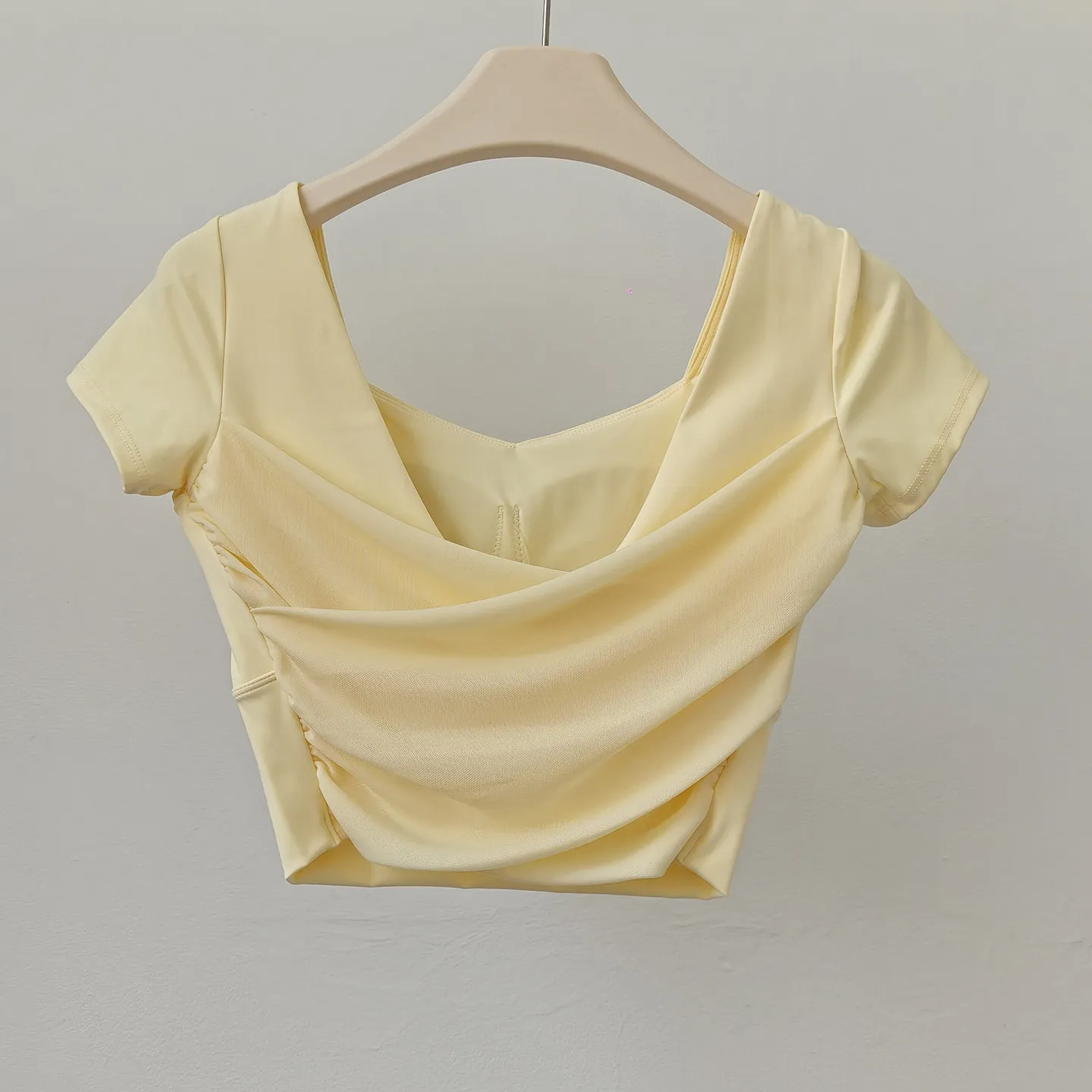 Women's Short-Sleeved Yoga Tops Breathable Sports Pilates Fitness Clothes with Chest Pads Mesh Back for Training Running