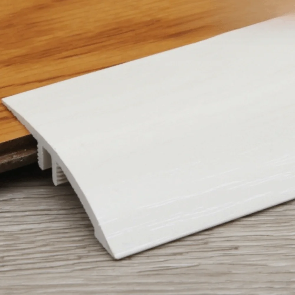 

Переходные полоски с текстурой под дерево. Гибкая износостойкая крышка для краев пола. Самоклеящаяся крышка для порога.