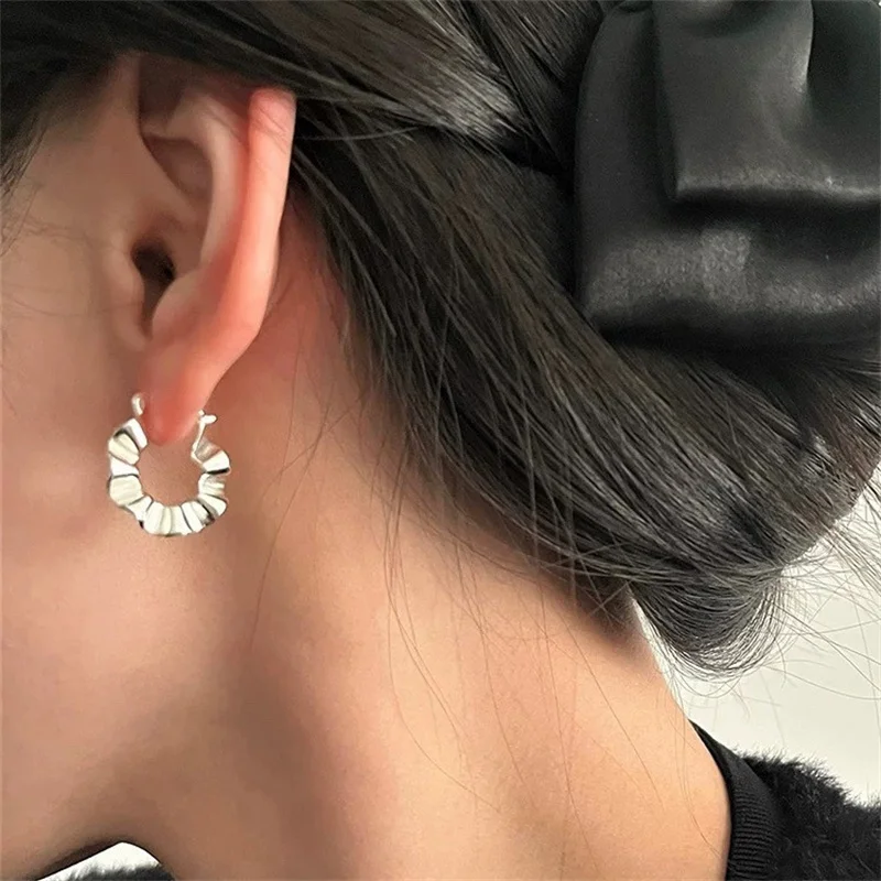 S999 sterling silver women's exaggerated and atmospheric pleated wrinkling earrings, anti allergy fashionable earrings