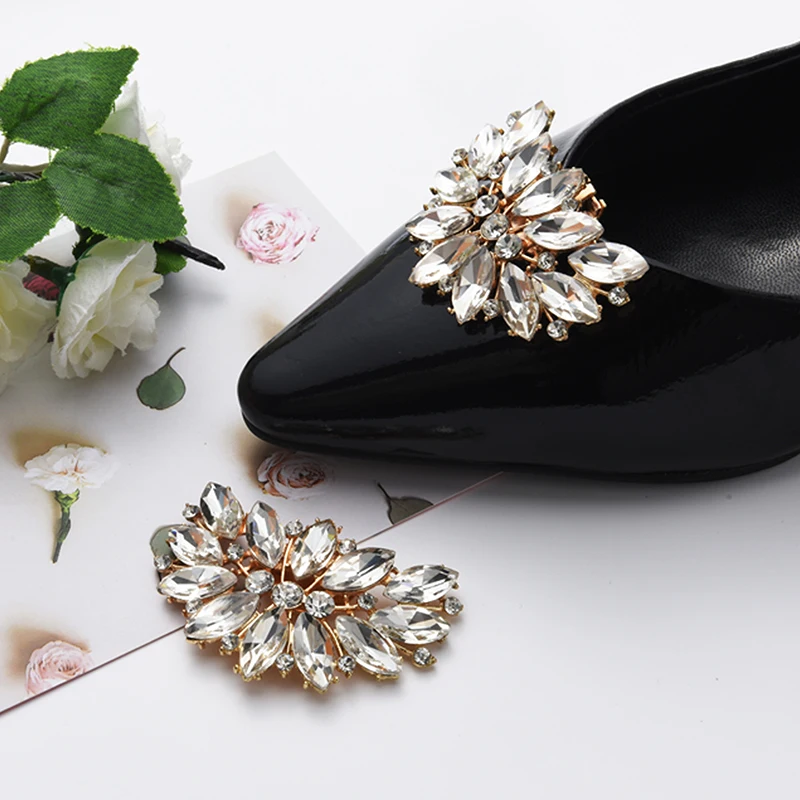 เสน่ห์เงาคริสตัลรองเท้าคลิปส้นสูงสำหรับผู้หญิงงานแต่งงาน sepatu pengantin Wanita rhinestone หัวเข็มขัดตกแต่งเครื่องประดับรองเท้าอุปกรณ์