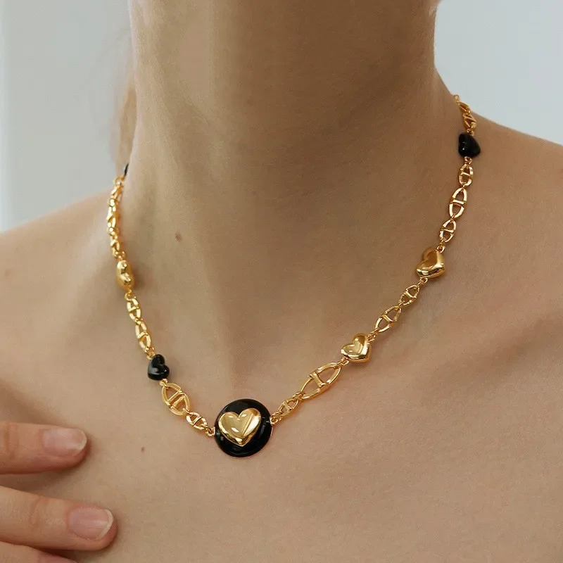 Classic retro glossy black enamel heart-shaped necklaces  high-end design choker colla chain jewellery women accessories