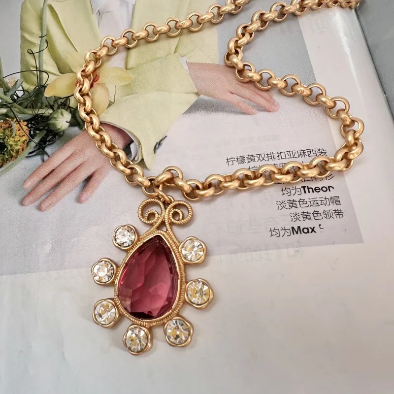 

VKVVA Fashion Jewelry Original Faceted Rose-Red Glass Crystal Rose Pendant Necklace for Women Birthday Gifts, Unique Gift