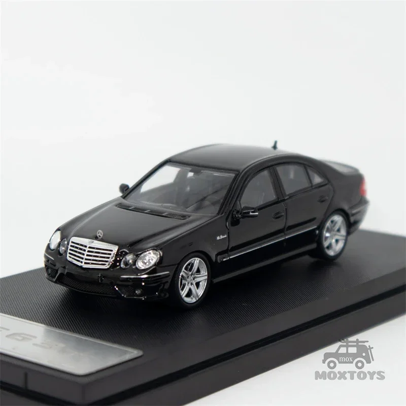 MK MODEL 1:64 E63 W211 Classic Diecast Model Car