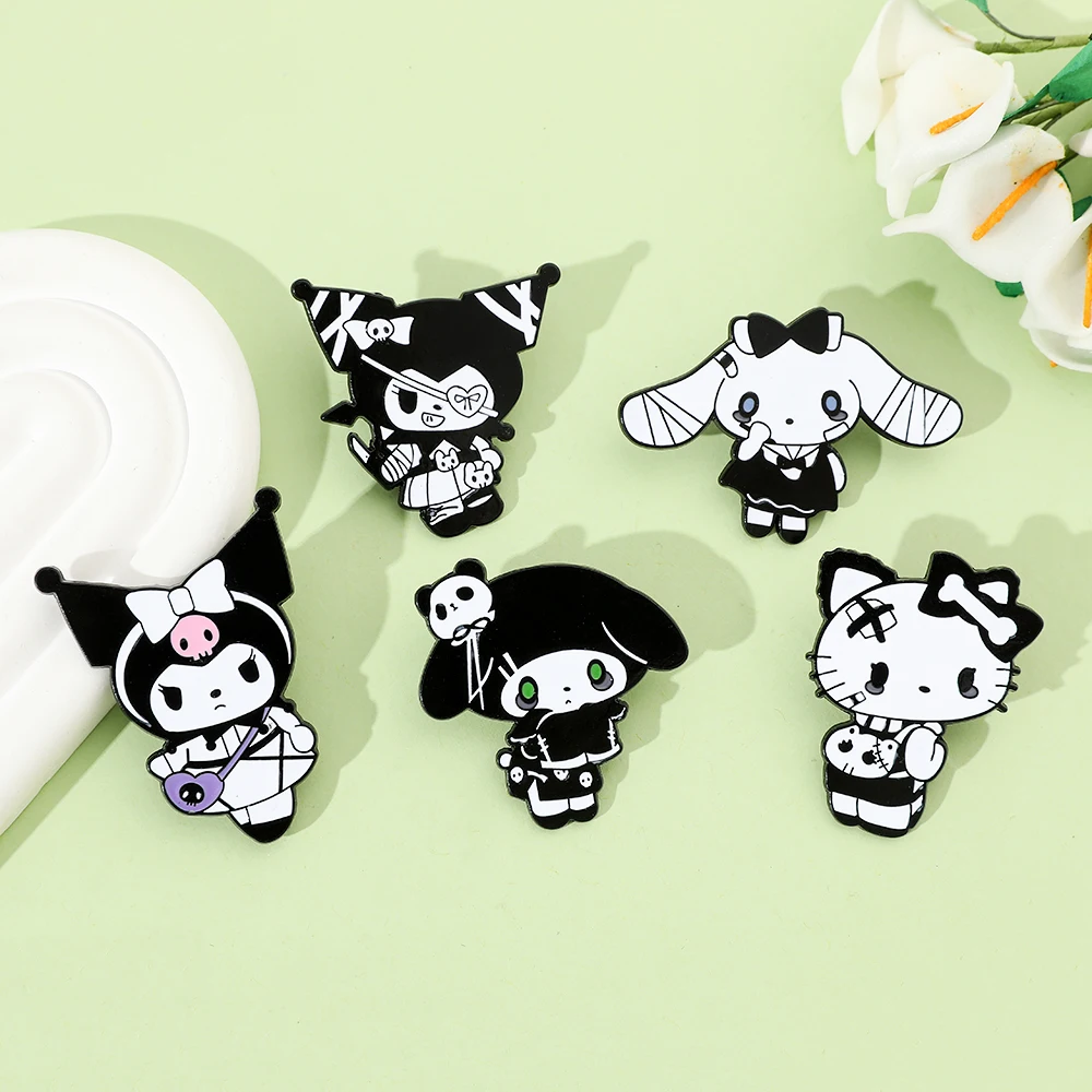 دبابيس طية صدر السترة كاواي الكرتونية ، دبابيس طية صدر السترة المينا للهالوين ، النمط القوطي ، بروش كورومي ، ميلودي ، سينامورول ، شارة معدنية