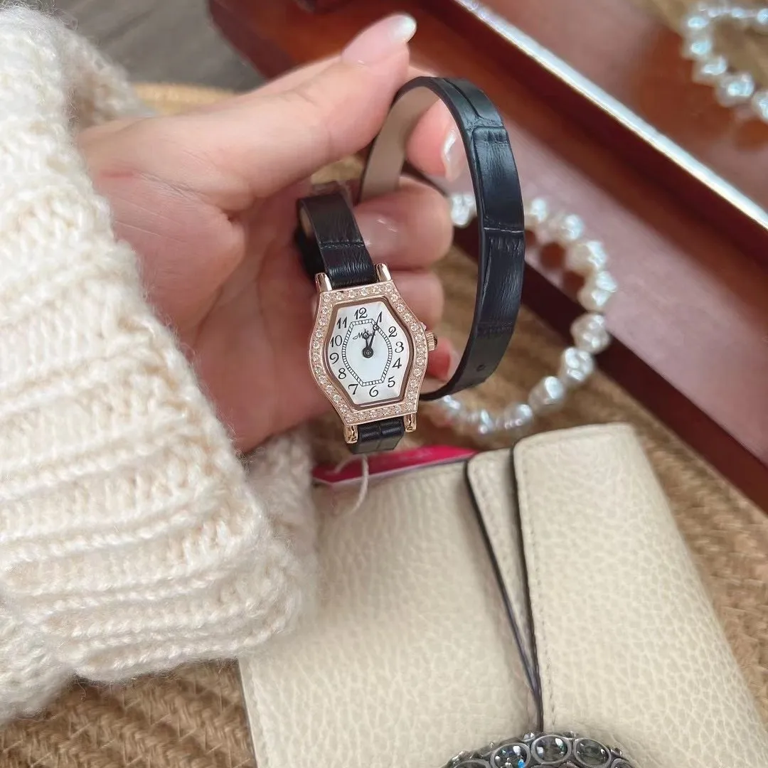 ساعة يد نسائية أنيقة، حزام جلدي، قرص نسائي على شكل تونيو، فاخرة صغيرة، موديل 2026 جديد، ساعة يد فريدة من نوعها. #4
