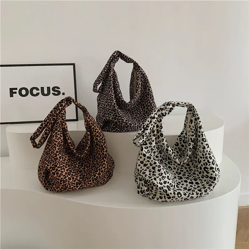 Umhängetasche mit Leoparden muster im ausländischen Stil, grenz überschreitende neue Mode handtasche für Damen, trend ige Einkaufstasche für Pendler mit großer Kapazität