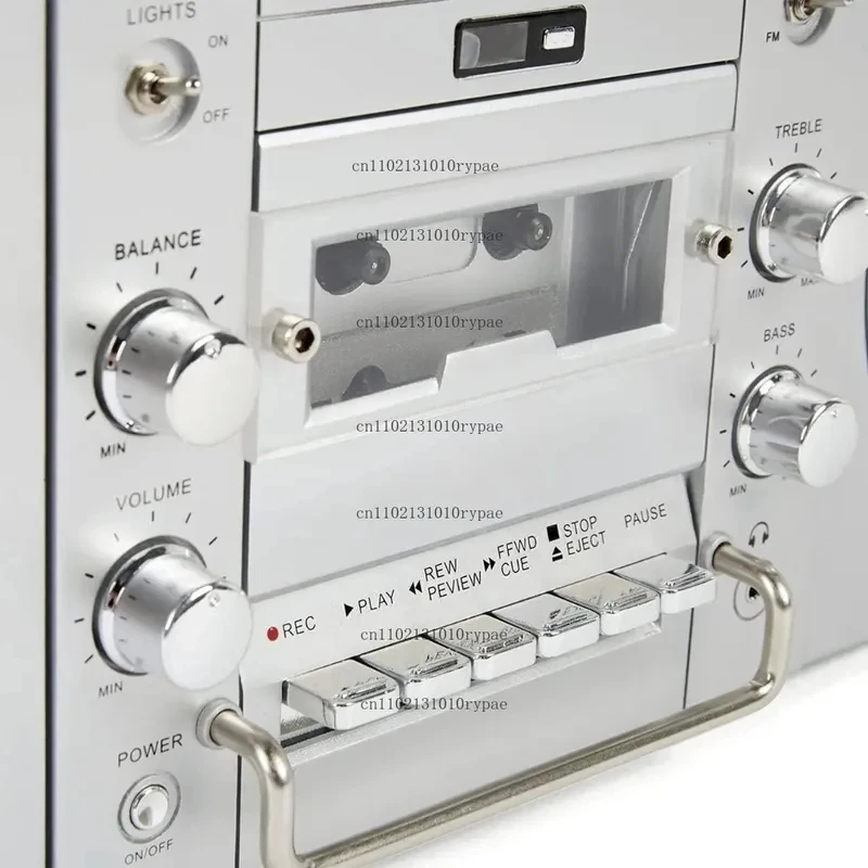1980er-Jahre Stil Tragbarer Boombox in Silber mit CD-Player, Kassettenspieler, FM-Radio, USB und Kabelloser Audio-Wiedergabe