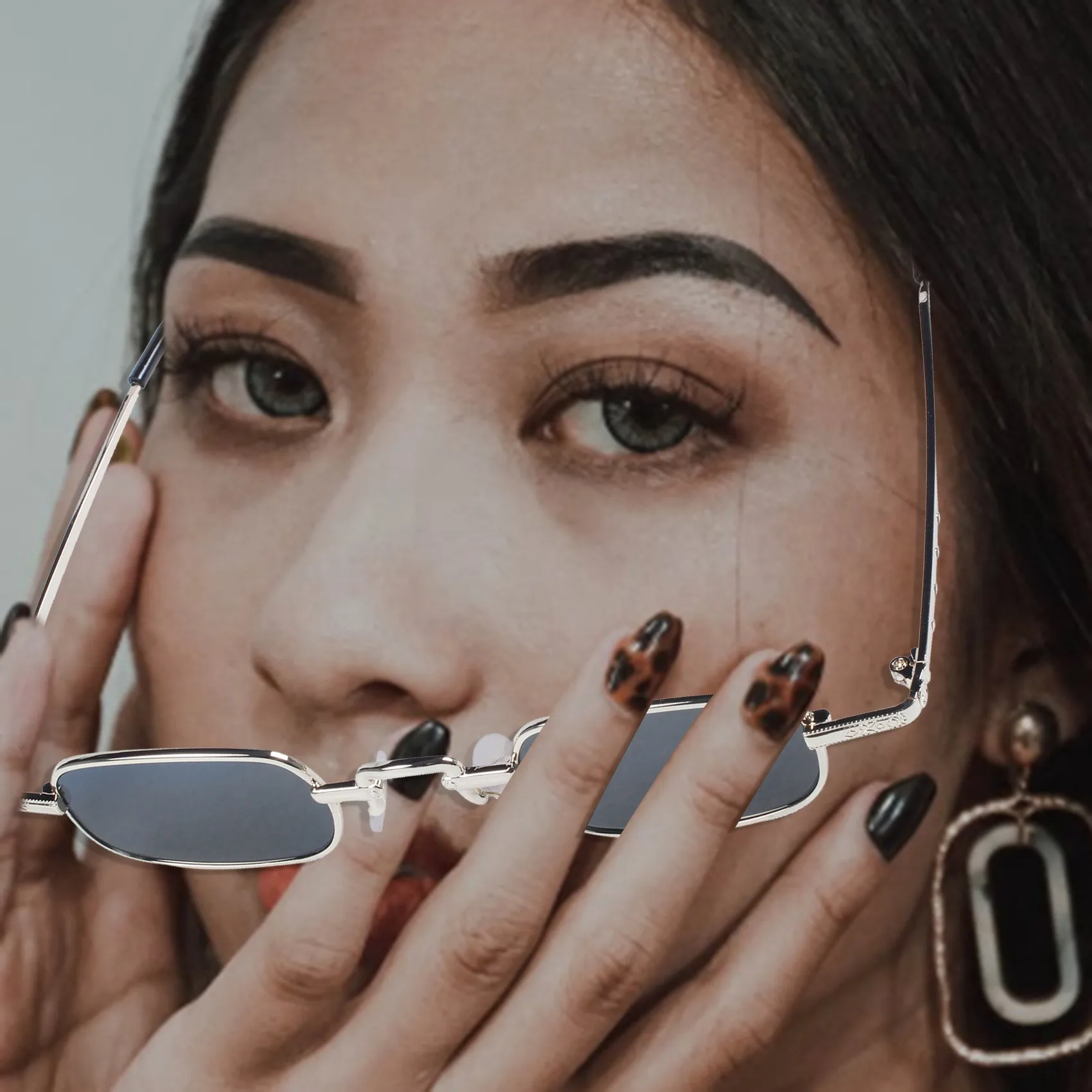 GET! Retro Punk Glasses Clear Square Sunglasses Female Retro Sunglasses Men Metal Frame-Black Gray & Gold