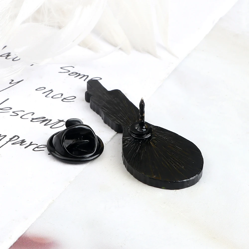 حيوان الموز القرش المينا دبابيس للأطفال الأصدقاء مخصص جميل أسماك القرش دبابيس ظهره التلبيب دبوس لطيف مضحك شارة مجوهرات هدايا