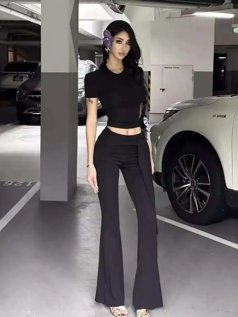 

Летний спортивный женский комплект для отдыха Spicy Girl, маленькая футболка с круглым вырезом и короткими рукавами + эластичные расклешенные брюки с высокой талией на шнуровке VROI