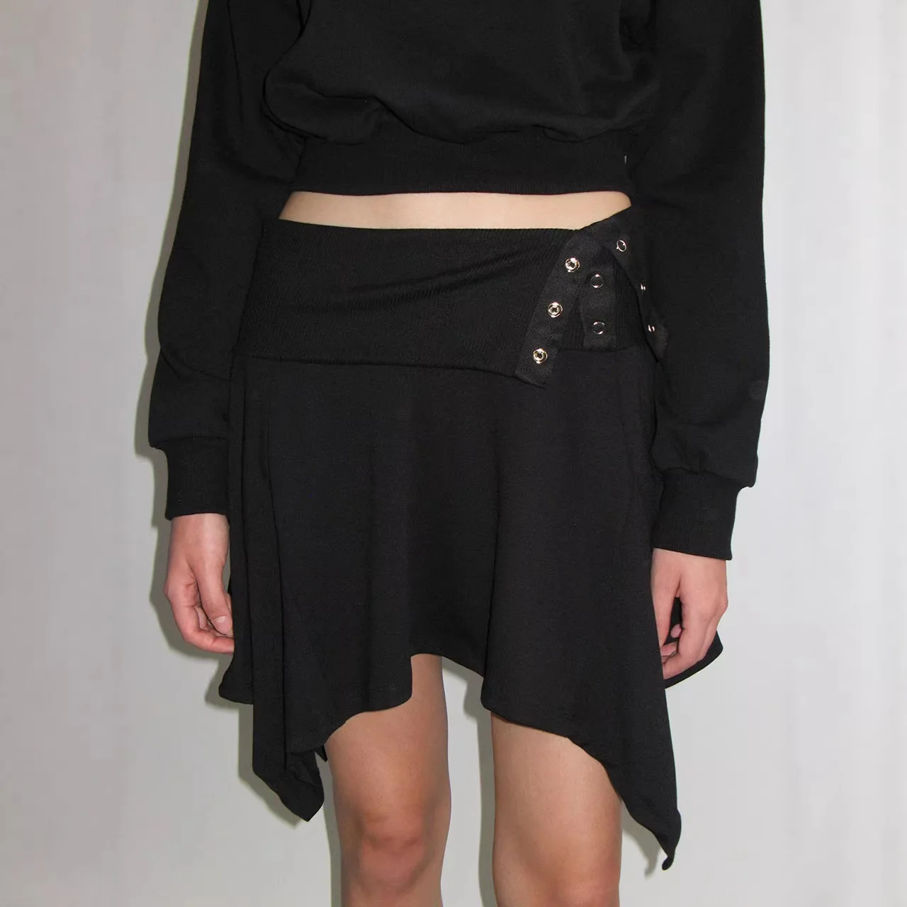 Simple and versatile solid color girlish skirt, slim version with single-breasted design, casual and fashionable skirt