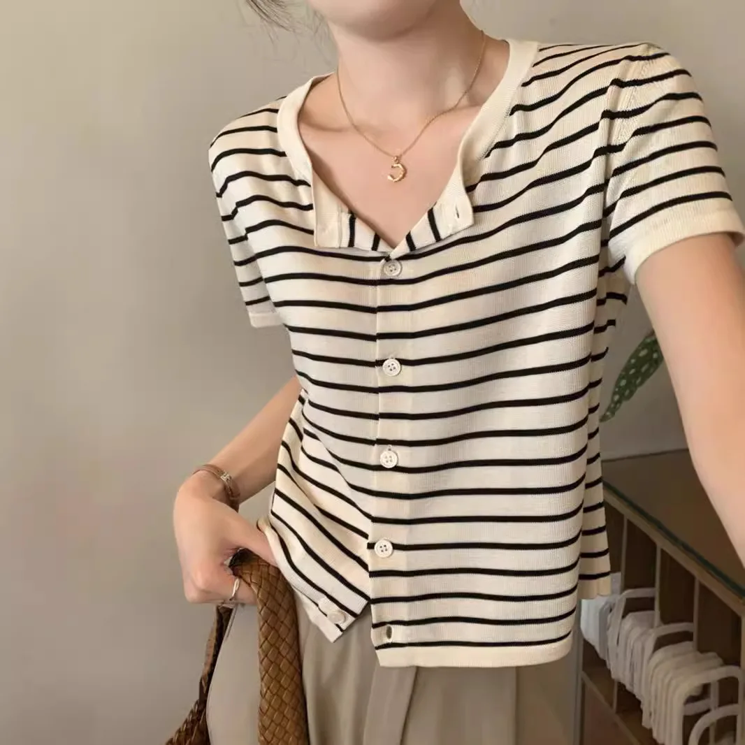 

Stripe Contrasting Knitted Cardigan Women's Summer 2025 New Short Sleeved Fashionable Versatile Top