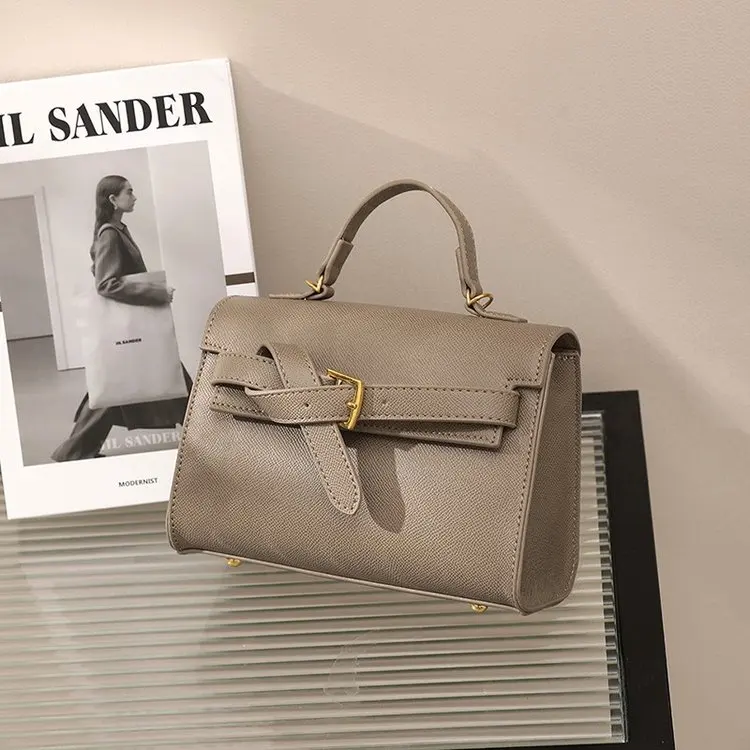 

Винтажная сумка-мессенджер 2025 года, женская большая вместительная текстурированная кожаная сумка на плечо, минималистичная квадратная сумка для бизнеса/повседневного использования/путешествий