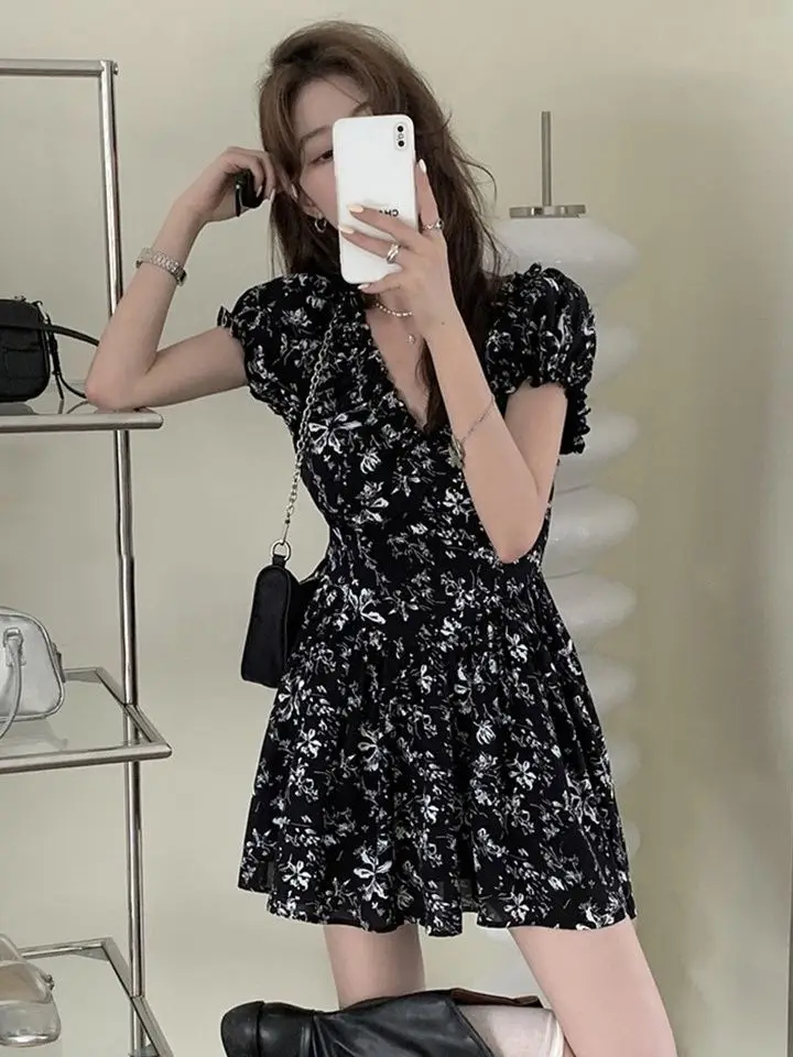 2025, neuer Stil „First Love“, kurzer Rock mit Blumenmuster, atemberaubendes High-End-Feeling, leichter Luxus, süße und schlanke Taille
