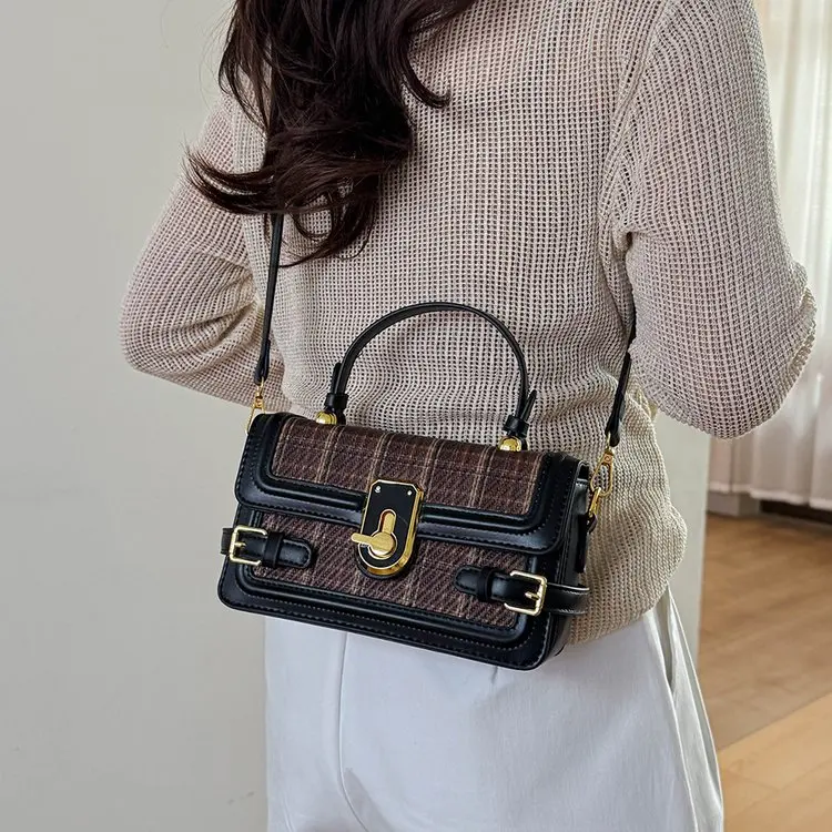 

Trendy Vintage Minimalist Diaper Bag Women's Large Capacity Designer Tote Luxury Elegant Classic Fashionable Stylish Shoulder
