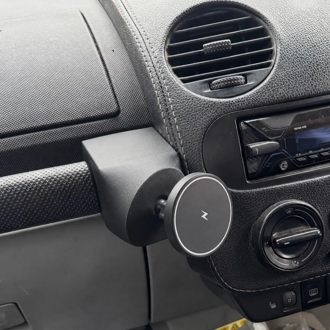 Passenger Side Grab Handle Phone Mount Charg-er For VW New Beetle 1998-2010 RHD Right Hand Drive Model