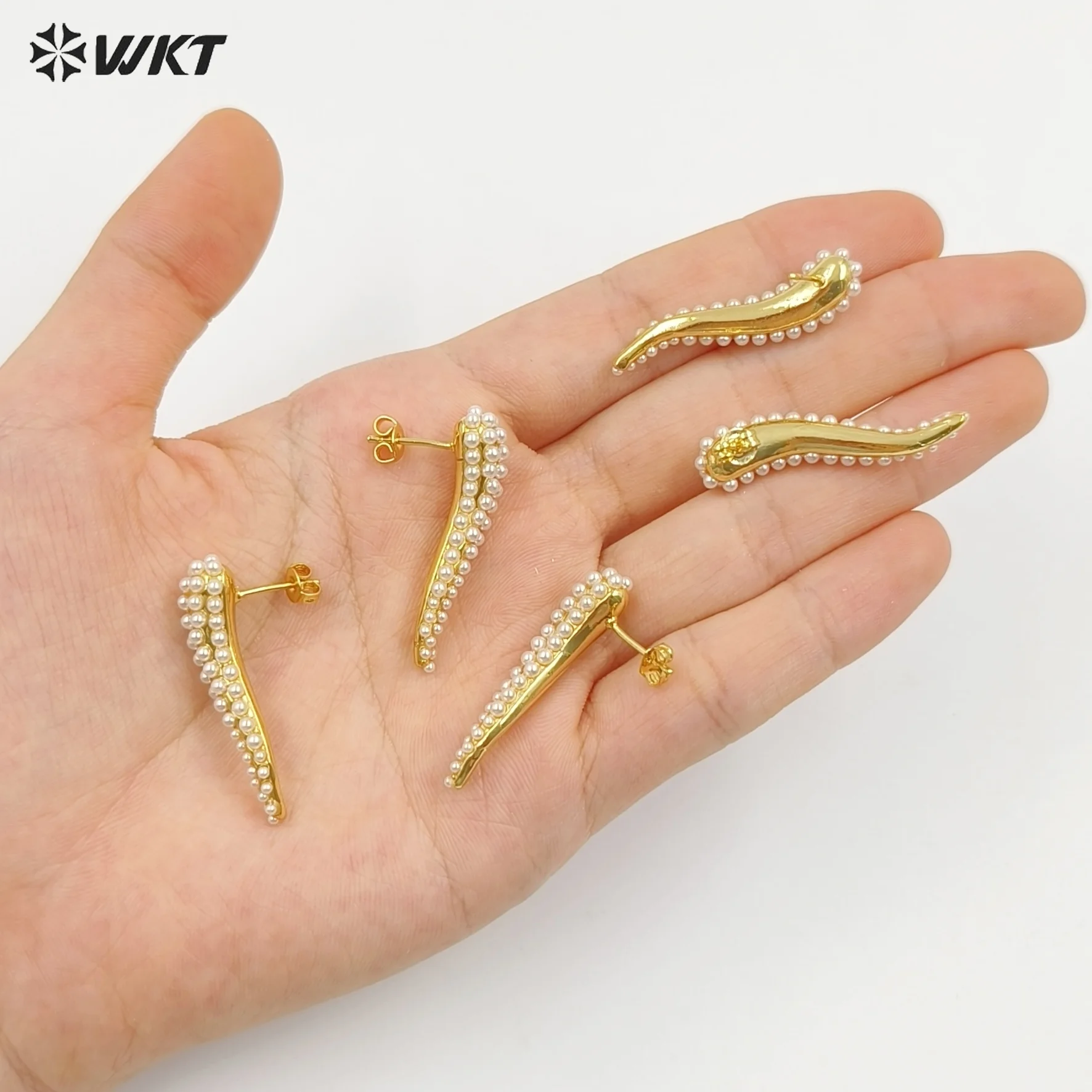 WT-ME126 New Arrival Medium Style And Curved Shape Brass&Artificial Pearl Earring For Women Daily Decorative