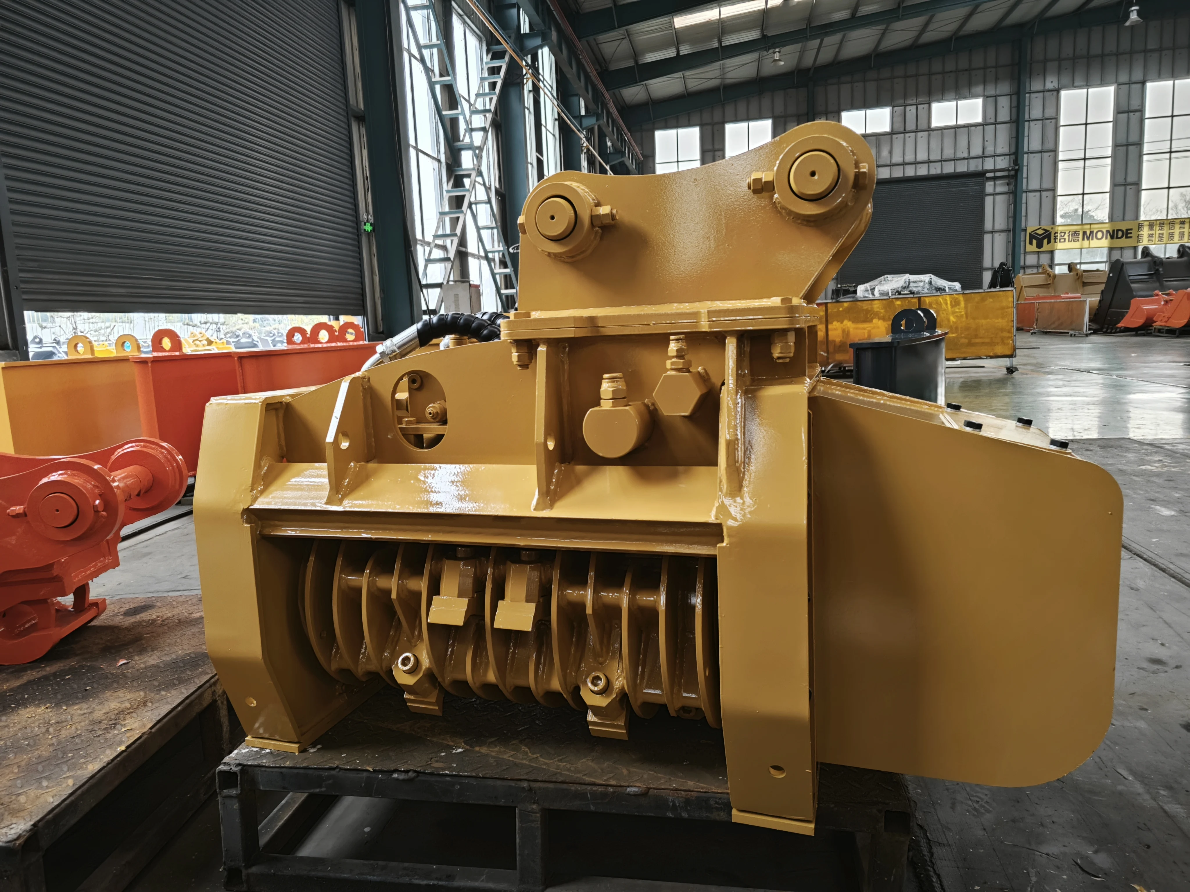 MONDE – machine forestière, pelle à trémie forestière, broyeur de bois, à vendre