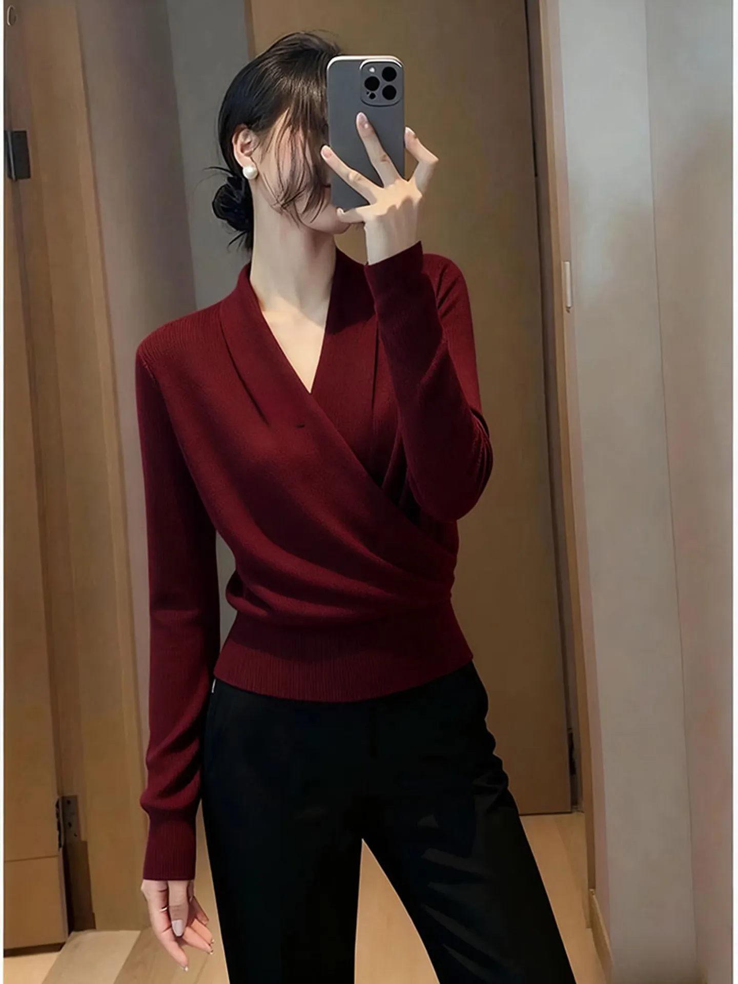 Unique Korean Style Knitted Sweater V-Neck Short Inner Wear Luxury Light Winter Fashion Women's Premium Feel Beautiful Top