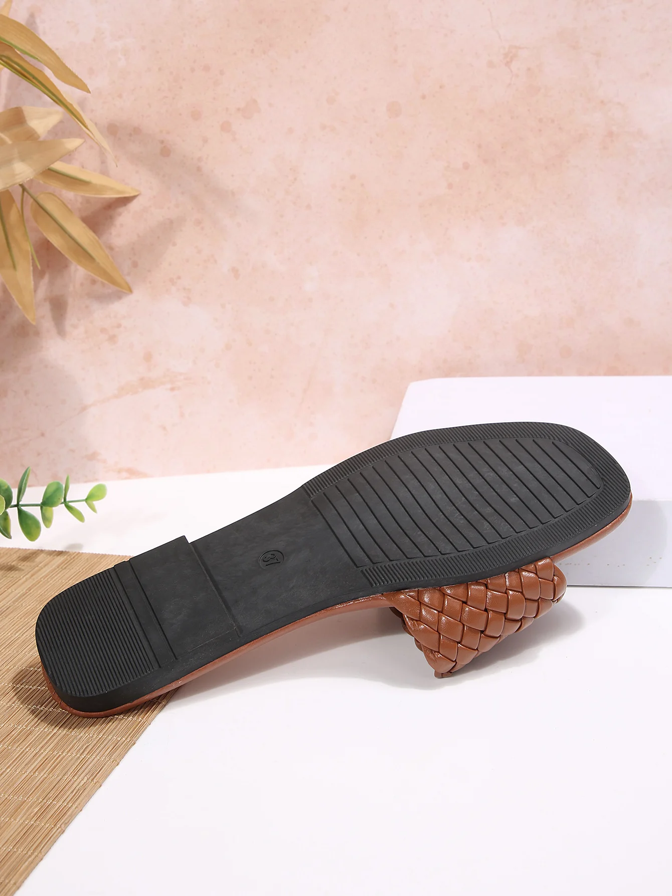 2026 Sommer Neuheit Export Übergrößen Flache Pantoffeln Quadratische Zehenpartie Gewebte Pantoffeln Damen Mode Einband-Strandsandalen – Detail 13