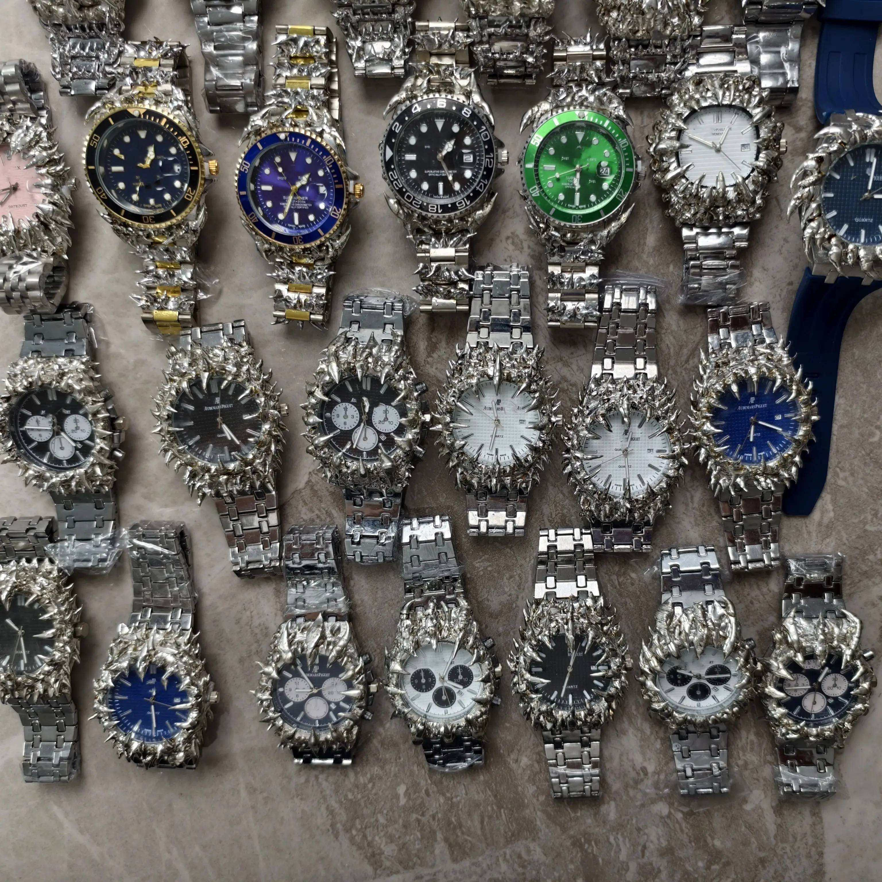 Kiosk Pioneer Trend Ghost Claw Watch Alabaster Style European and American Watch Special-Shaped High-End Niche Design