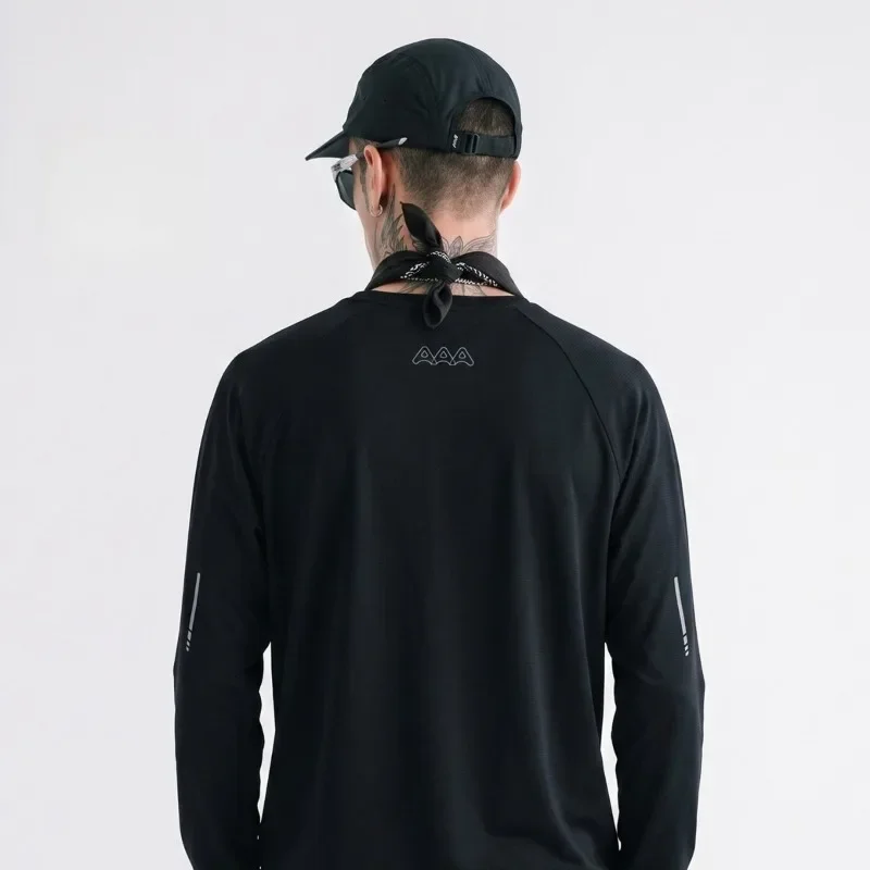 Camiseta deportiva reflectante para correr: camiseta de cuello redondo unisex con tejido de alta capacidad de absorción de la humedad y alta visibilidad, ideal para correr y hacer senderismo de noche.