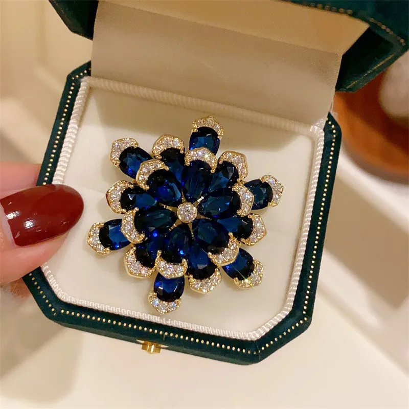 CC Luxury Brooch Three-dimensional Blue Flower Corsage Court Collar Pins High Quality Zirconia Overcost French Brooch Gifts B37