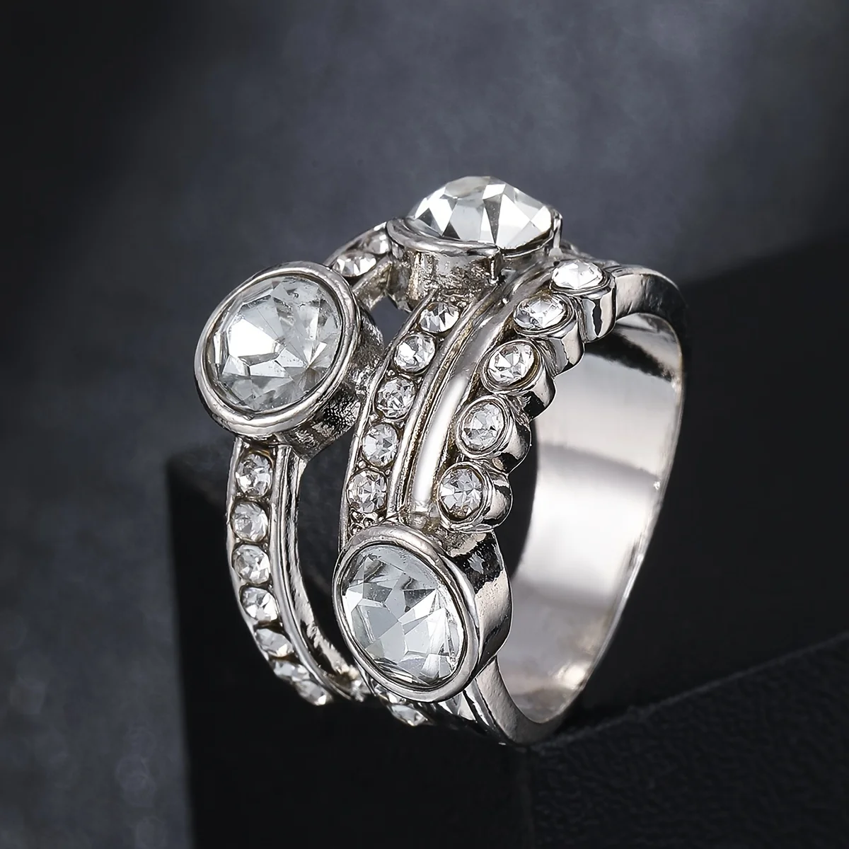 1 Fashion Creative Gorgeous Shiny Niche Design Boho Marriage Engagement Gift Ring Suitable for Women's Daily Wear
