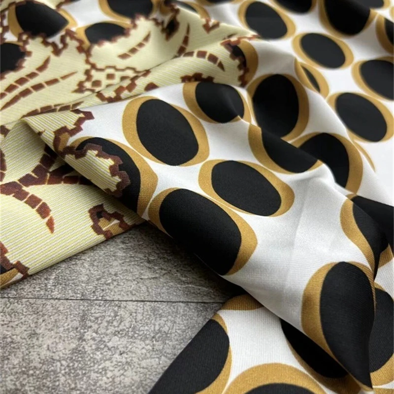 New Fashion Series Black and Blue Dot Print Twill Stretch Silk Fabric 1.8m Positioning Shirt Skirt Fabric Design Home Furnishing