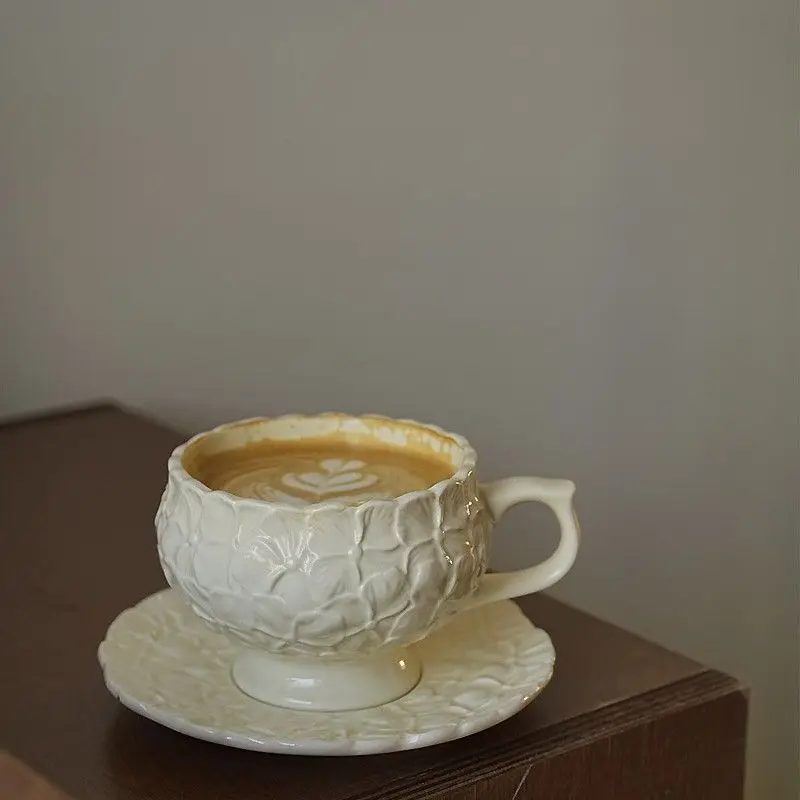 European-style Palace Ceramic Coffee Cup and Saucer Vintage Relief Breakfast Milk Mug English Afternoon Tea Flower Tea Cup Gift