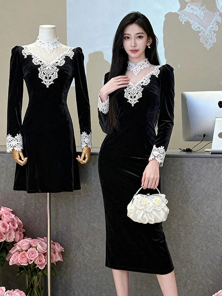 ชุดเดรสกำมะหยี่สีดำแขนพองทรงเข้ารูปความยาวปานกลาง คอสูงผ้าลูกไม้ซีทรู สไตล์หรูหราแบบเรโทร เหมาะสำหรับงานเลี้ยงค็อกเทล งานพรอม