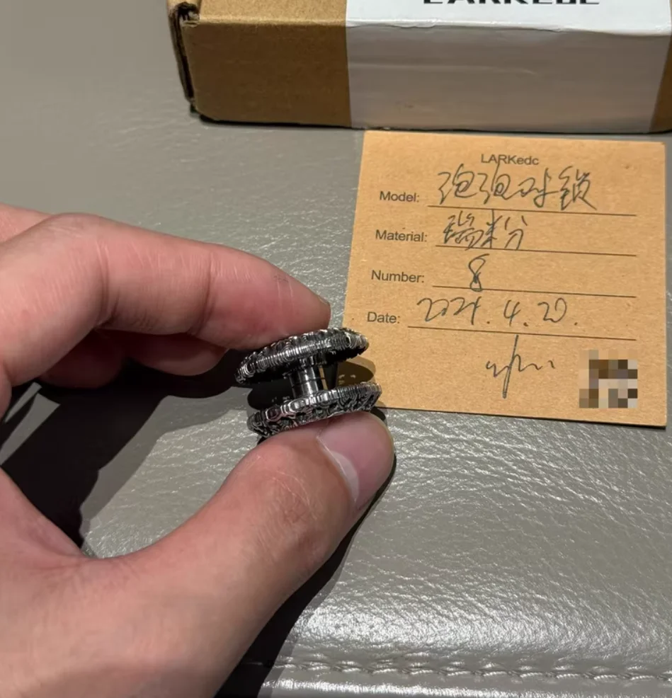 Giocattolo di decompressione fidget usato EDC Lark Bubble Button dama spinner