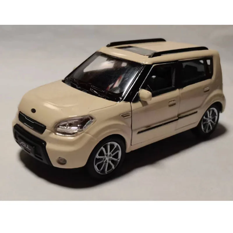 Kia Soul Dodge-modelo de coche de aleación, vehículo de juguete de Metal fundido a presión, Colección Pull Back, alta simulación, regalo para niños, 1/36