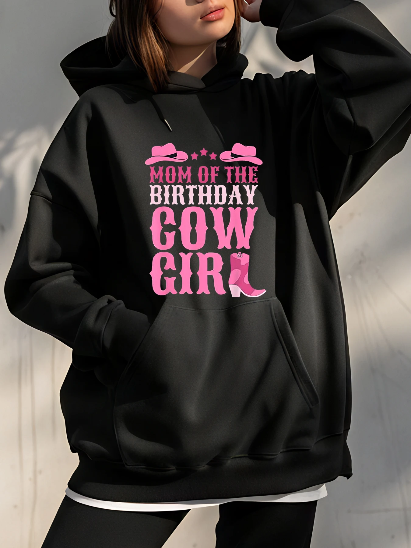 【Cumpleaños】Sudadera con capucha estampada Estilo casual holgado con diseño de sombrero de vaquero y bota, vaquera de mamá del cumpleaños, traje de fiesta