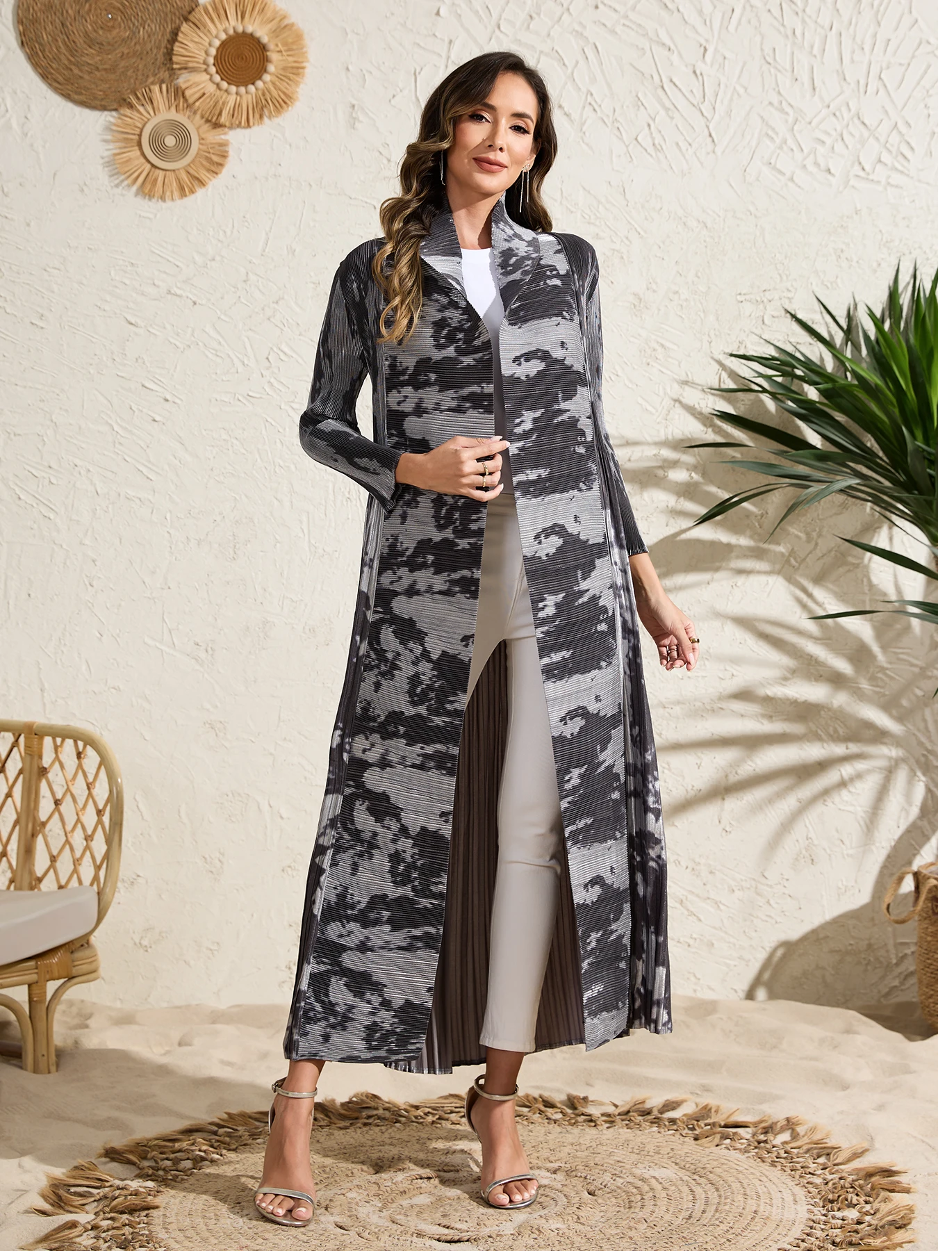 Novas roupas femininas árabes transfronteiriças do Oriente Médio, casaco longo com estampa plissada Miyake, cardigã abaya Dubai
