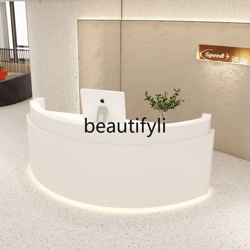 zzqCurvo Negozio di abbigliamento Bancone cassiere Luce Banco reception aziendale in stile lusso Reception del salone di bellezza Personalizzazione bianca