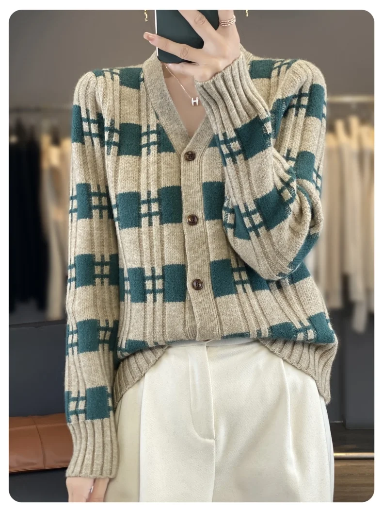 

2025 новый вязаный кардиган из чистой шерсти в полоску с v-образным вырезом для женщин, осенне-зимний свободный повседневный женский топ в стиле ленивого ретро