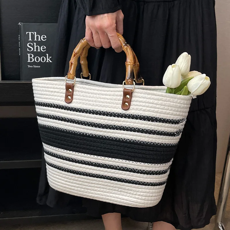 

Straw Bag Women's 2024 New Summer Seaside Beach Woven Handbag Large Capacity Fashion Commuter Tote Bag