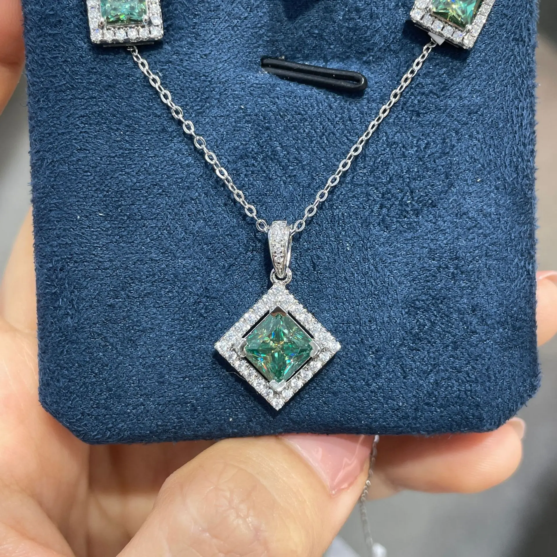 Necklace, women's fashion, blue-green Moissanite pendant, geometric niche, new minimalist temperament set, 925 silver jewelry, wedding engagement accessories, Valentine's Day/commemorative gifts, birthday gifts, anniversary gifts