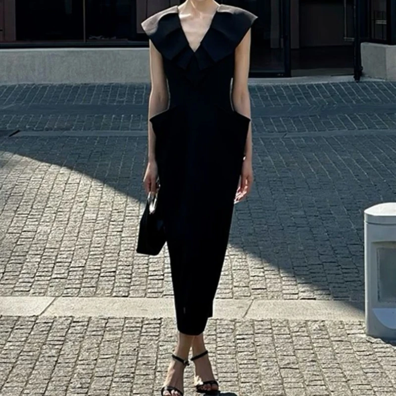 

Fashion high-end exquisite temperament celebrity black light luxury V-neck waist dress women