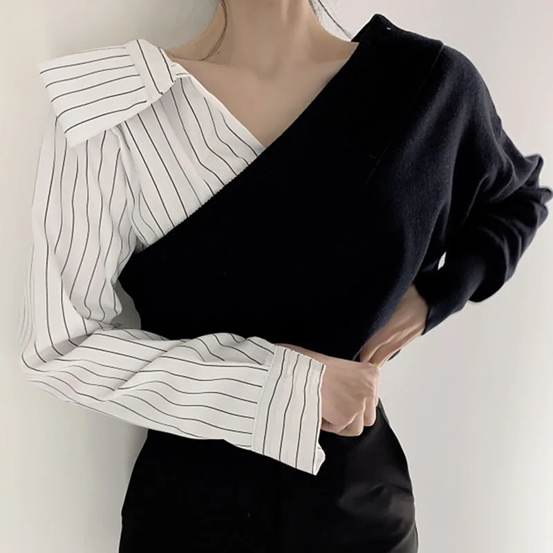 Elegancki wiosenny top z dzianiny w paski, z efektem łączenia kolorów, o luźnym kroju w stylu koreańskim, z dekoltem w serek.
