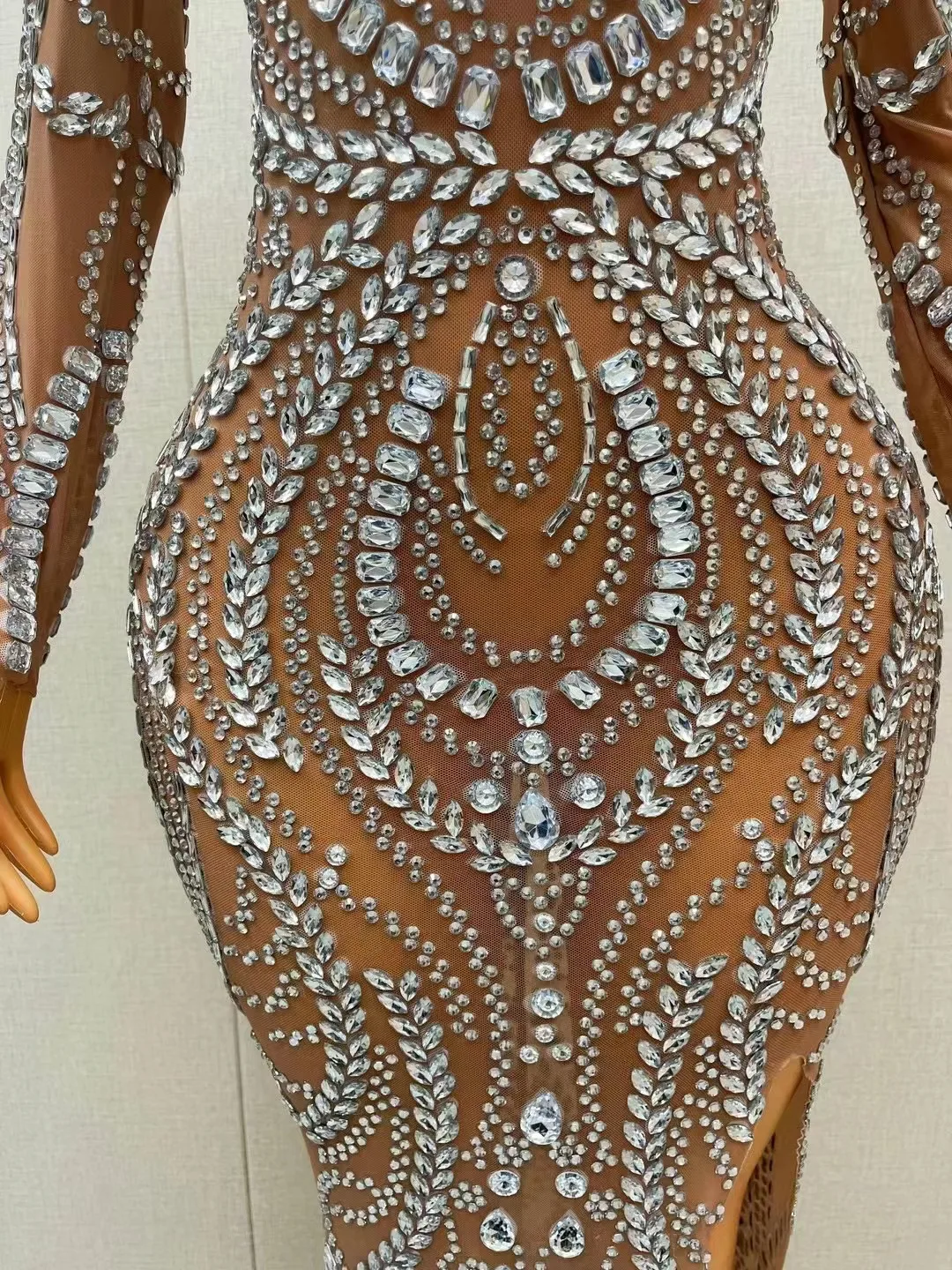 Vestido de manga larga con abertura de diamantes de imitación plateados para mujer, traje de noche para cumpleaños, celebración, actuación, cristales, sesión de fotos, Sexy