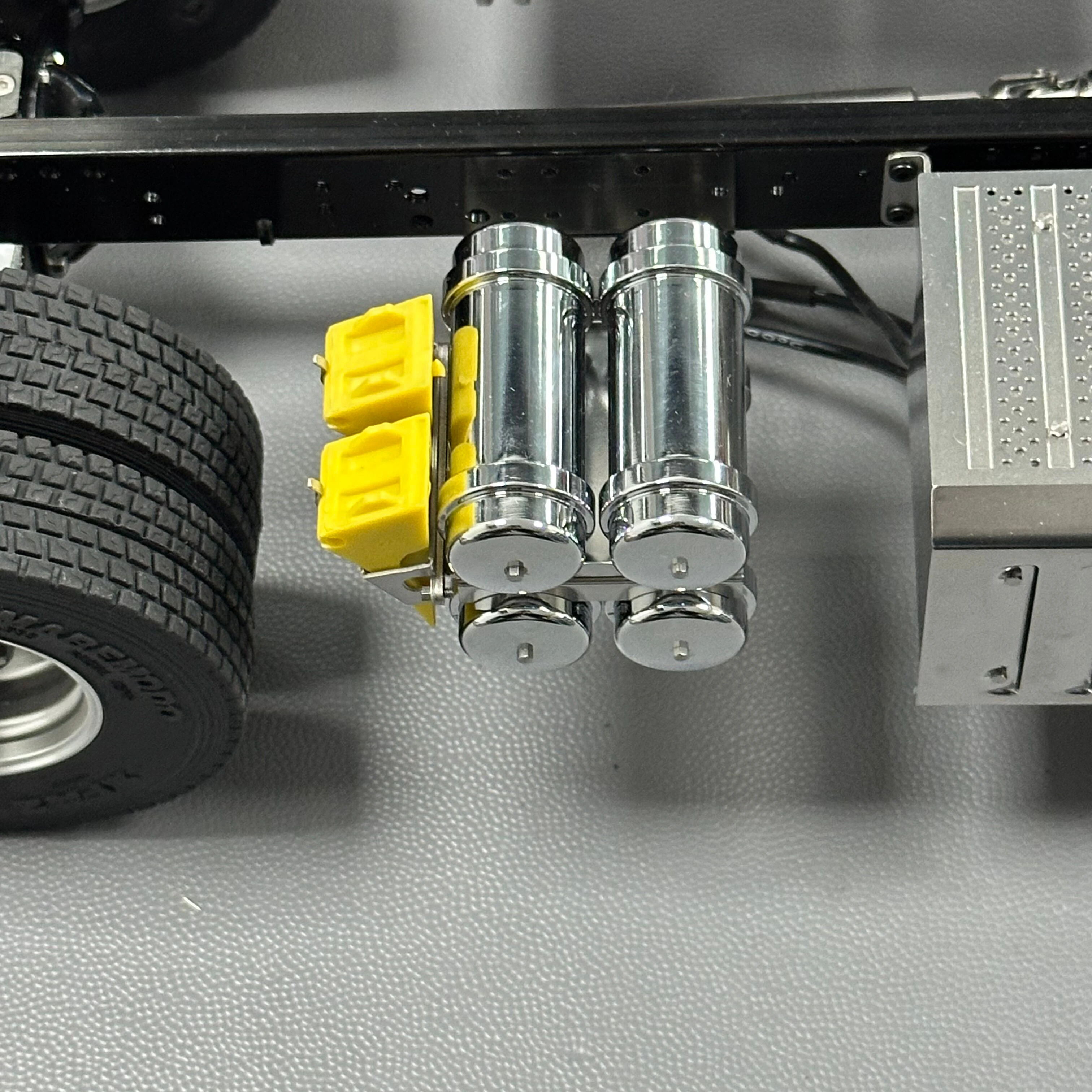 1 Stück Metall-Gastank für 1/14 Tamiya RC Truck Auto für BENZ ACRTOS AROCS 3363 1851 DIY-Teile Spielzeug – Detail 2