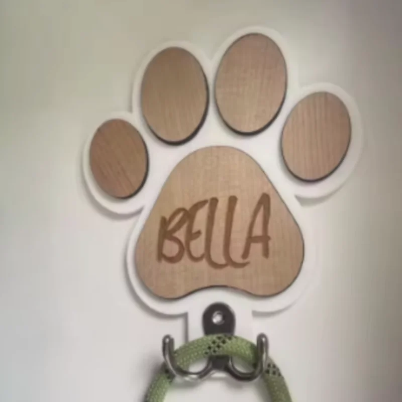 Colgador de pared de madera para correas de perro con huella de pata