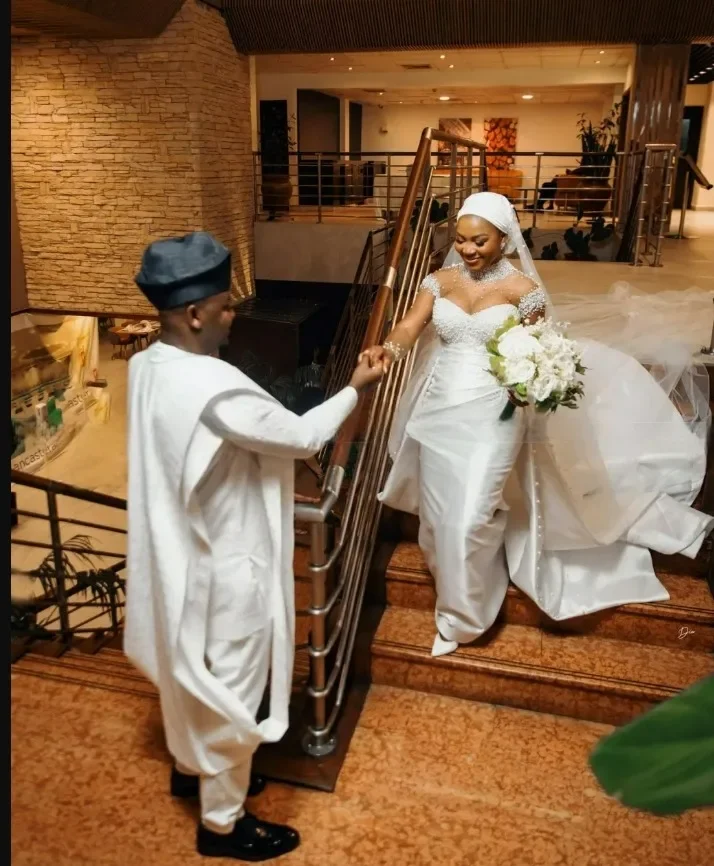 فستان زفاف عربي مخصص بياقة عالية وخرز كريستالي سباركلي للعروس من الساتان بأكمام كاملة مع تنورة قابلة للإزالة #5